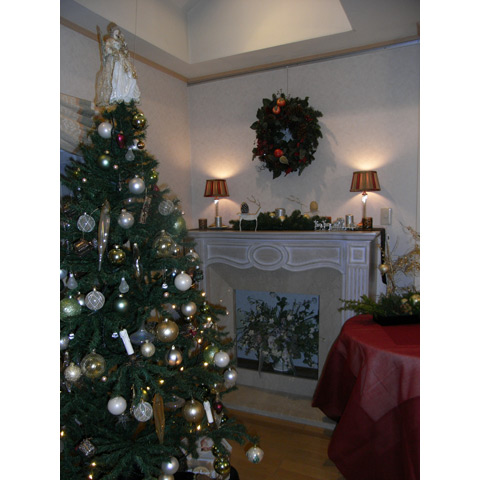 �N���X�}�X�e�[�u��